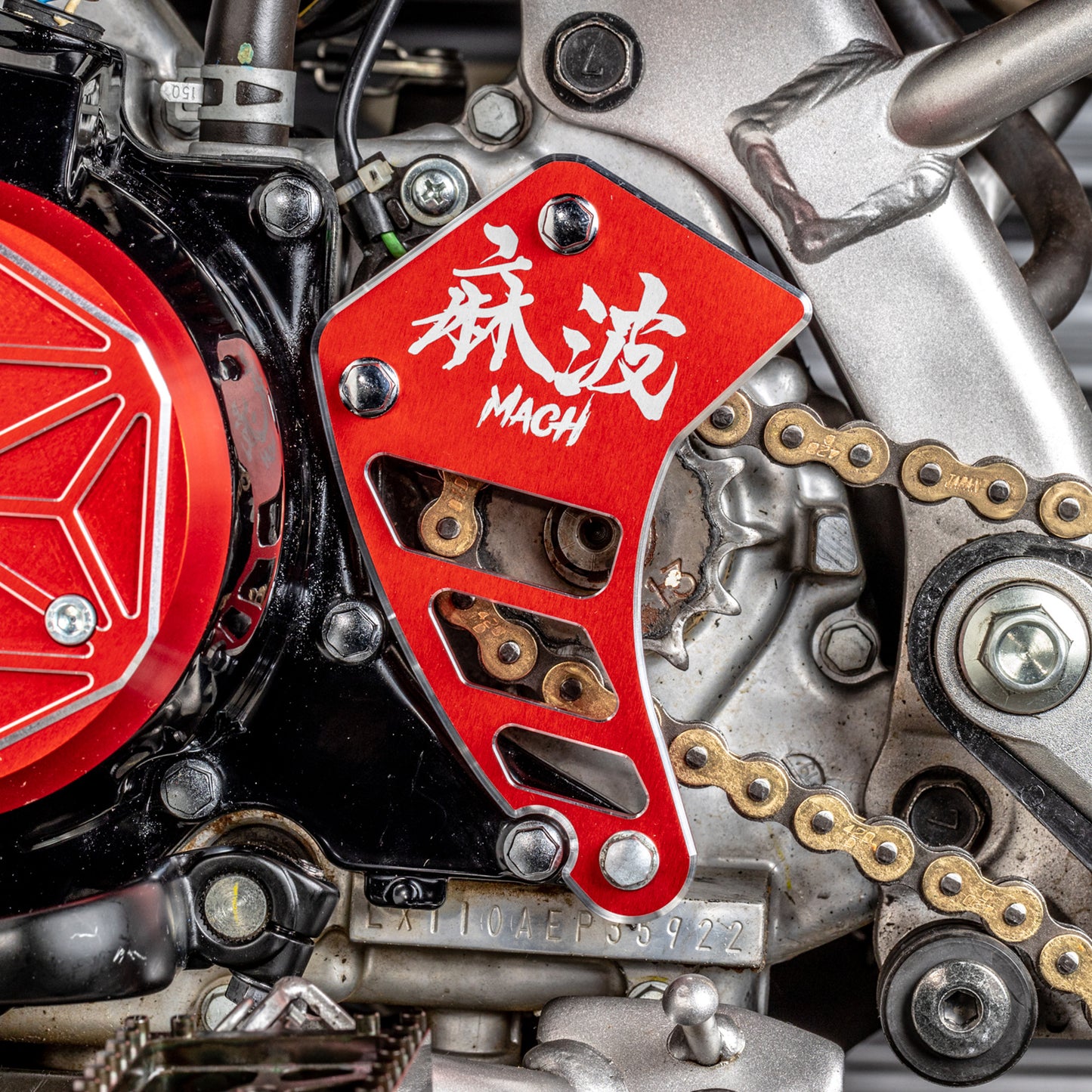 MACH SPROCKET GUARD - RED - KLX110L